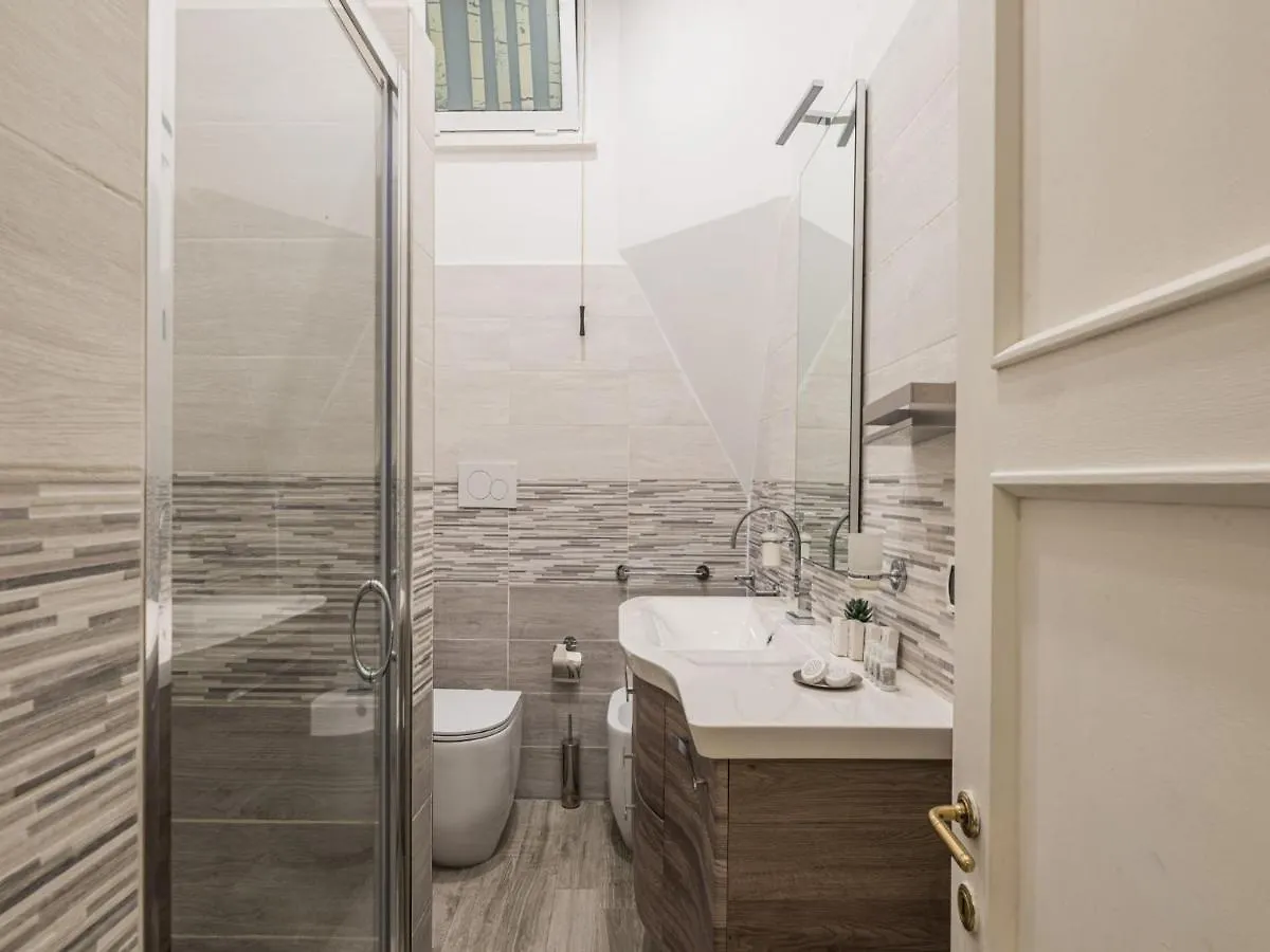 The Best Rent - Gorgeous One-Bedroom Apartment Near Piazza Di Spagna Rome